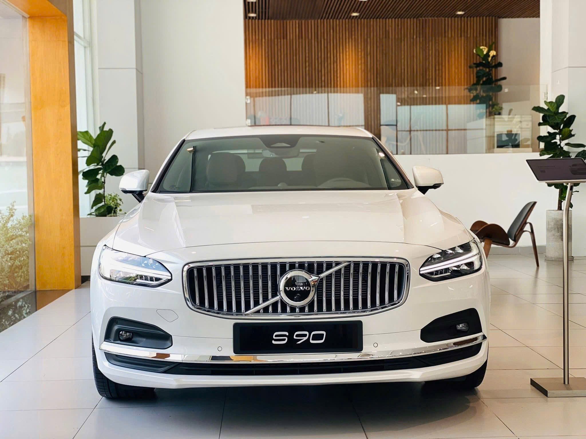 VOLVO S90 ULTRA 2025